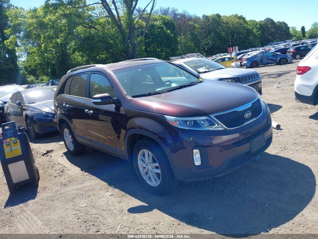 Salvage Kia Sorento Image