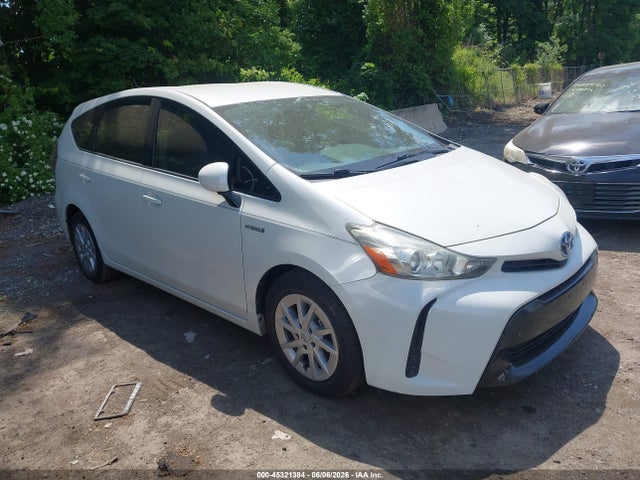 Salvage Toyota Prius v Image