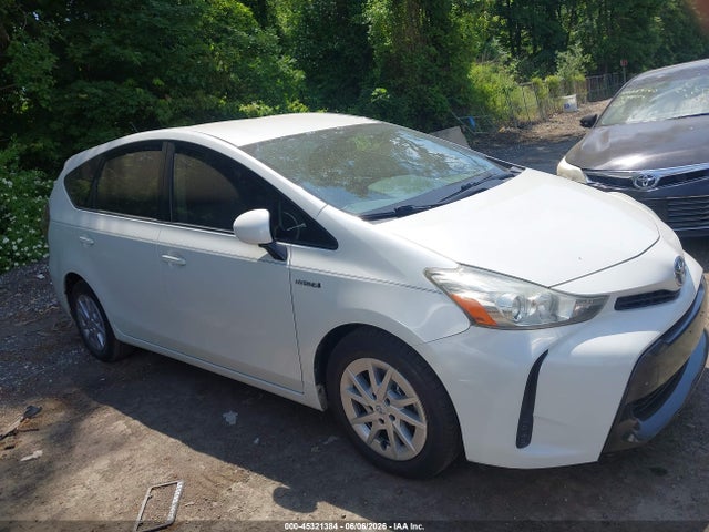 Toyota Prius v Two