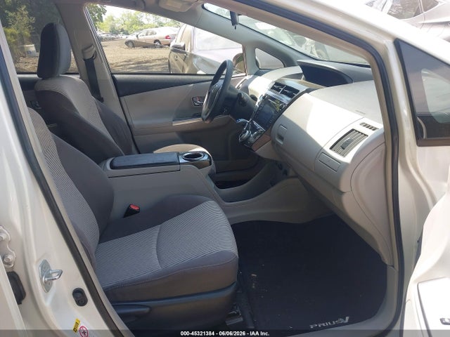 Toyota Prius v Two