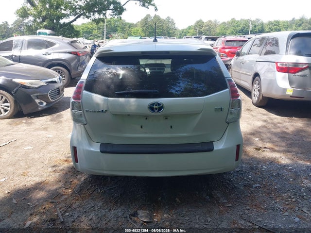Toyota Prius v Two