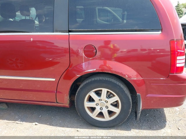 Chrysler Town & Country Touring Plus