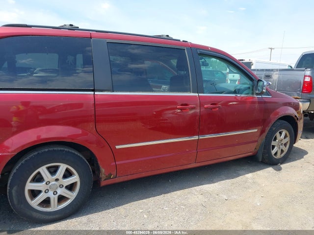Chrysler Town & Country Touring Plus