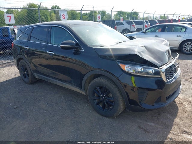 Salvage Kia Sorento Image