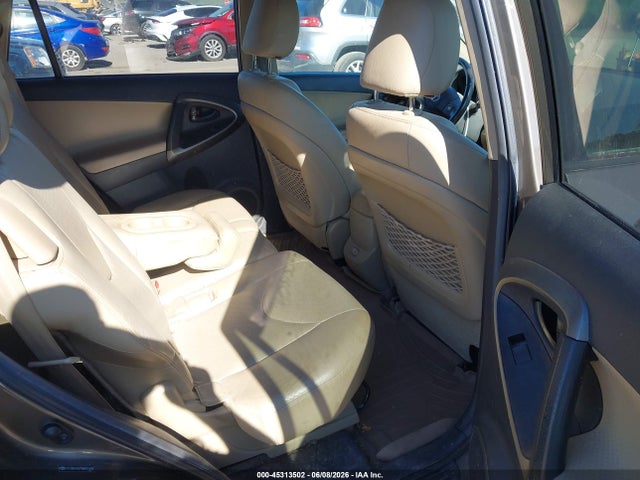 Toyota RAV4 Limited V6