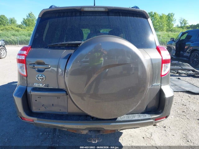 Toyota RAV4 Limited V6