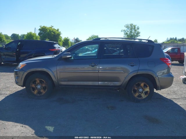 Toyota RAV4 Limited V6