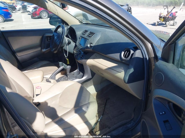 Toyota RAV4 Limited V6