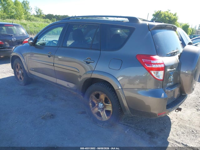 Toyota RAV4 Limited V6
