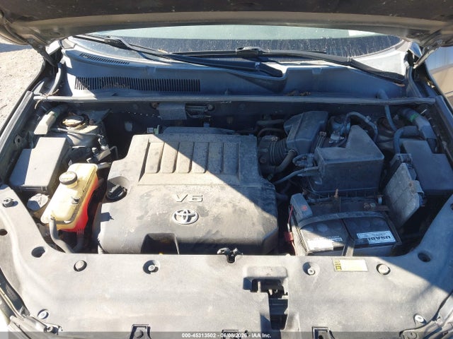 Toyota RAV4 Limited V6