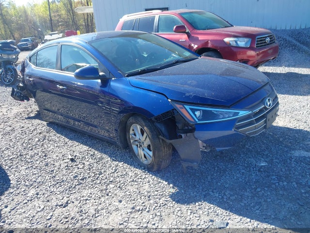 Salvage Hyundai ELANTRA Image