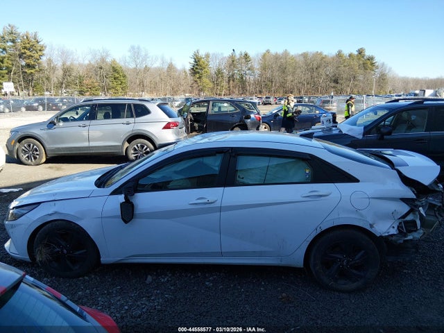 Hyundai ELANTRA Sel