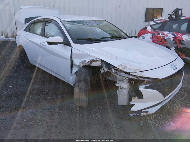 Salvage Hyundai ELANTRA Image