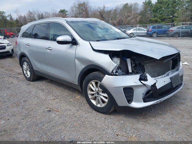 Salvage Kia Sorento Image