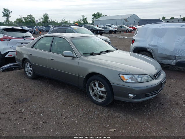 Salvage Lexus Es Image