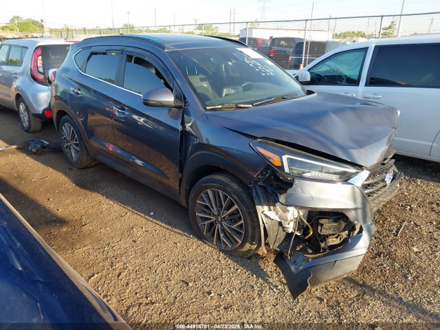 Salvage Hyundai TUCSON Image