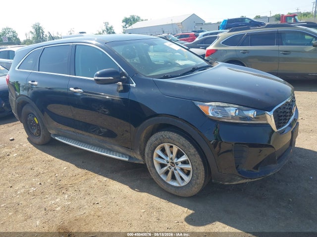 Salvage Kia Sorento Image