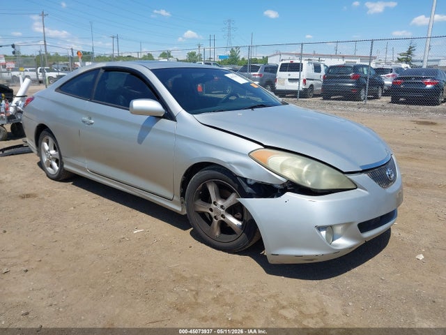 Salvage Toyota Camry Image