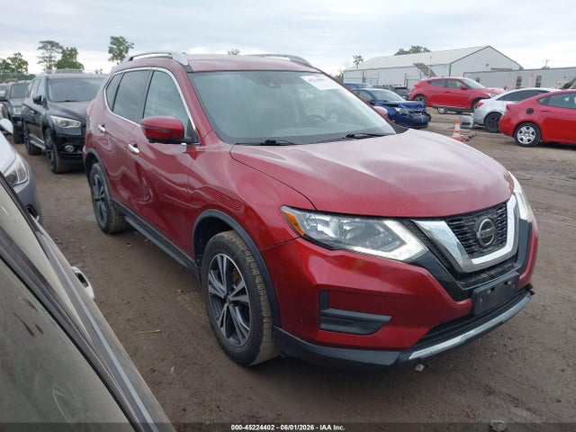 Salvage Nissan Rogue Image