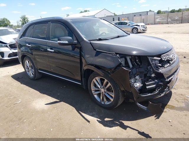Salvage Kia Sorento Image
