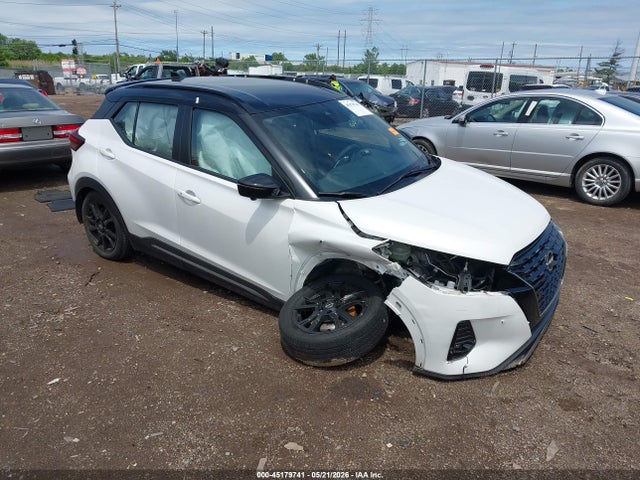 Salvage Nissan Kicks Image