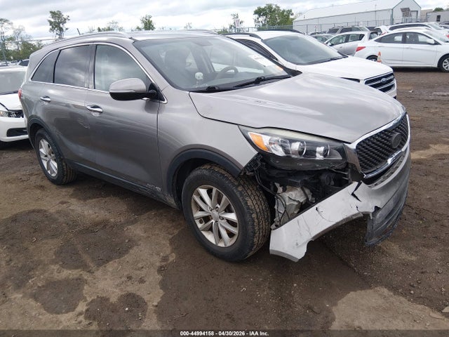 Salvage Kia Sorento Image