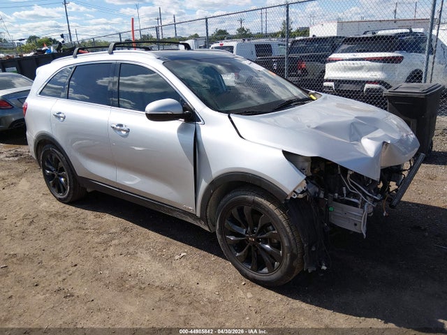 Salvage Kia Sorento Image