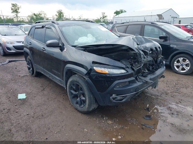 Salvage Jeep Cherokee Image