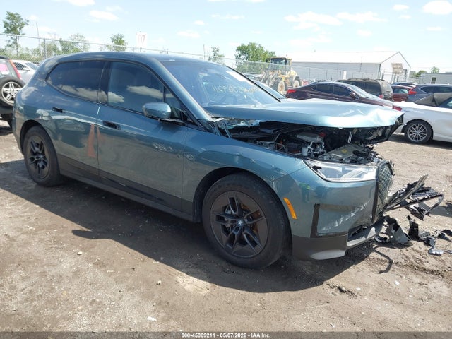 Salvage BMW iX Image