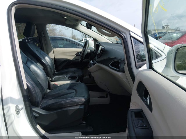 Chrysler Pacifica Touring L