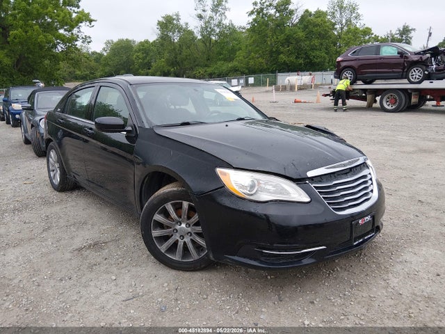 Salvage Chrysler 200 Image