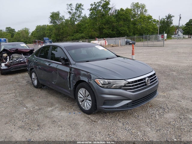 Salvage Volkswagen Jetta Image