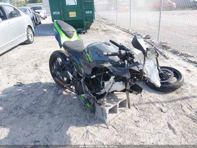 Salvage Kawasaki Ex400 Image