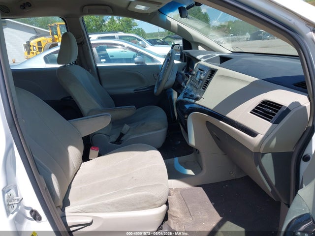 Toyota Sienna L V6 7 Passenger