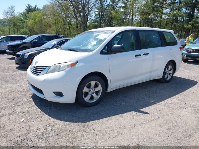 Toyota Sienna L V6 7 Passenger