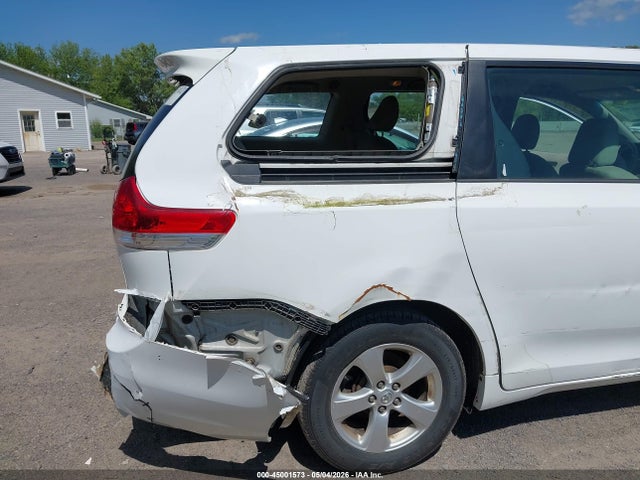 Toyota Sienna L V6 7 Passenger