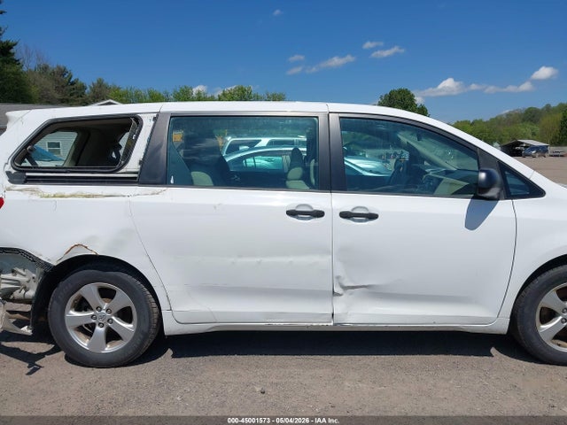 Toyota Sienna L V6 7 Passenger