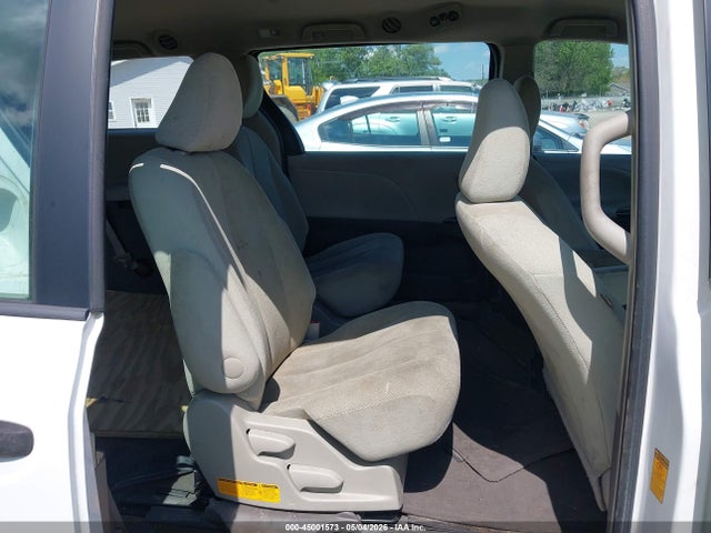 Toyota Sienna L V6 7 Passenger