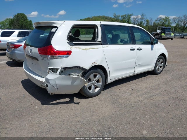 Toyota Sienna L V6 7 Passenger