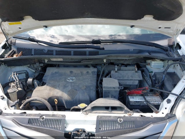 Toyota Sienna L V6 7 Passenger