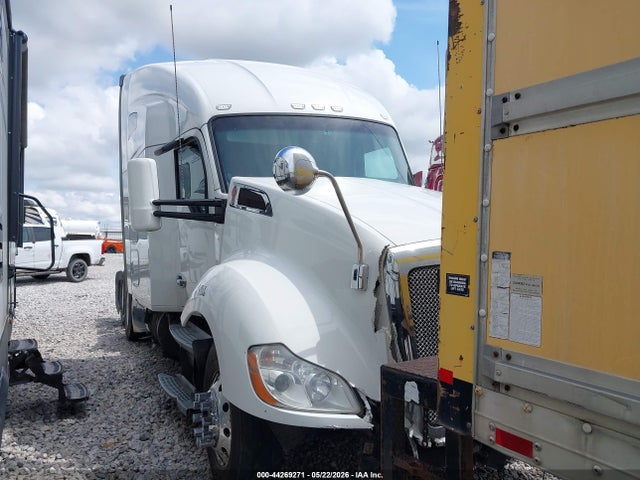 Salvage Kenworth T680 Image