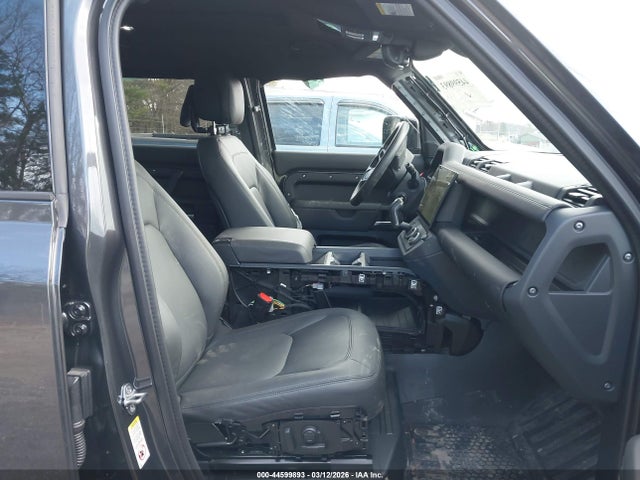 Land Rover Defender P300 S