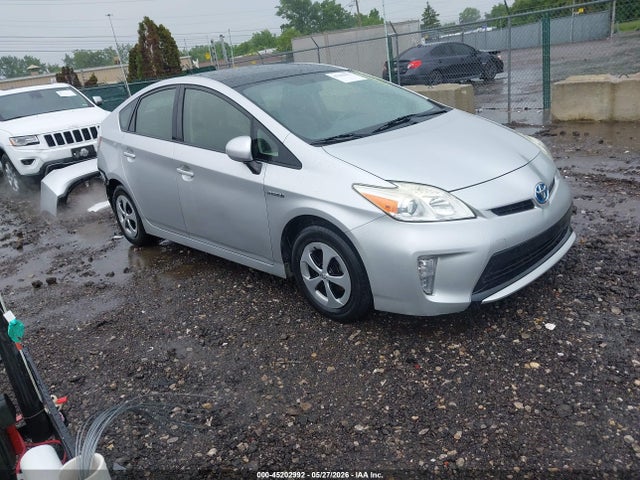 Salvage Toyota Prius Image