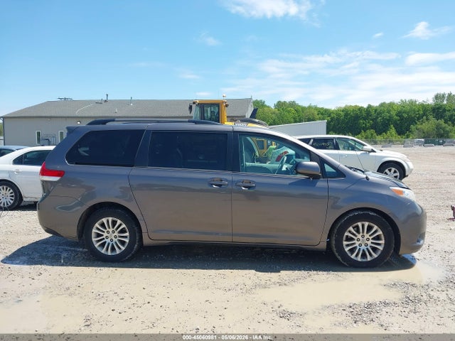 Toyota Sienna Xle V6 8 Passenger