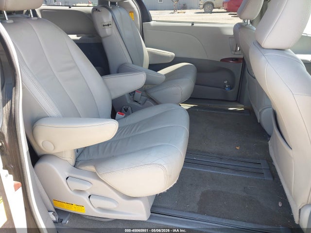 Toyota Sienna Xle V6 8 Passenger