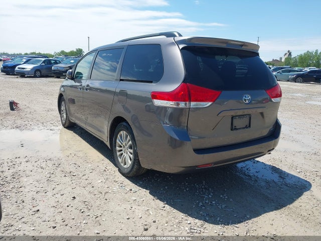 Toyota Sienna Xle V6 8 Passenger