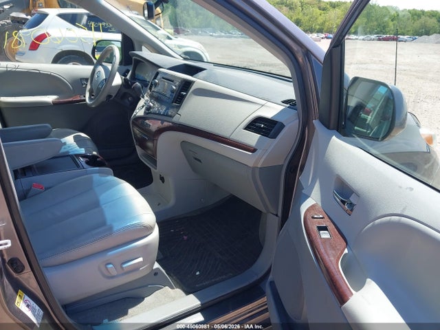 Toyota Sienna Xle V6 8 Passenger