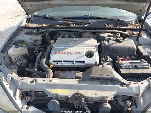Toyota Camry Le V6