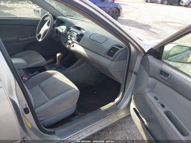Toyota Camry Le V6