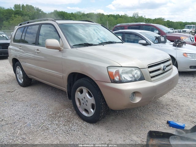 Salvage Toyota Highlander Image